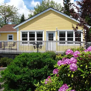  Chalet Larinda's Landing Oceanfront Cottages